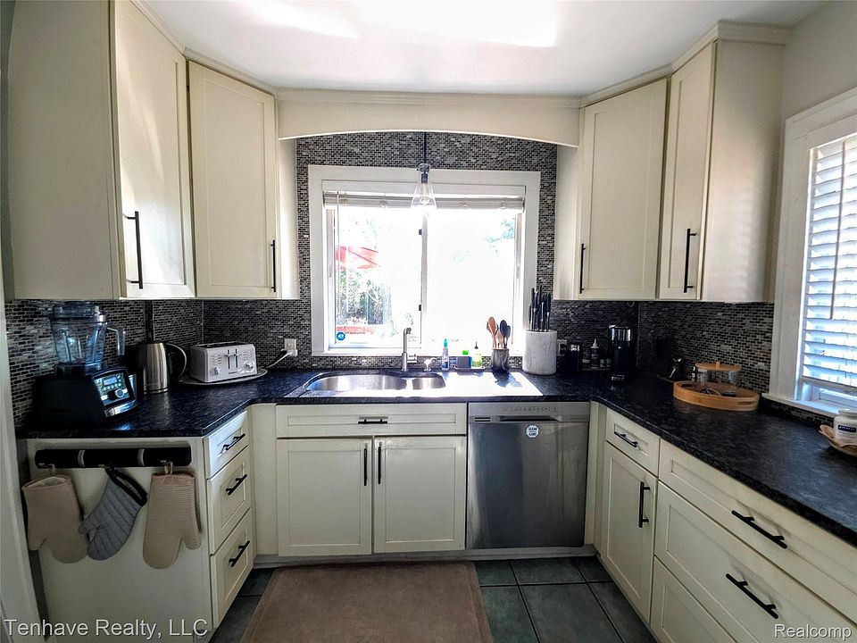 1021 Pearson St, photo 11