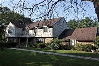 586 Woodbine Blvd photo 1