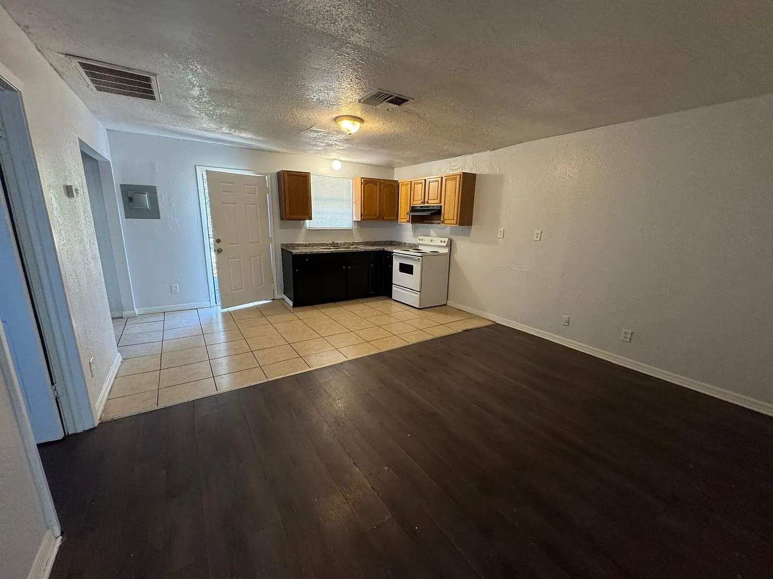 3 bed, 900 sqft, $1,500 — Photo 4