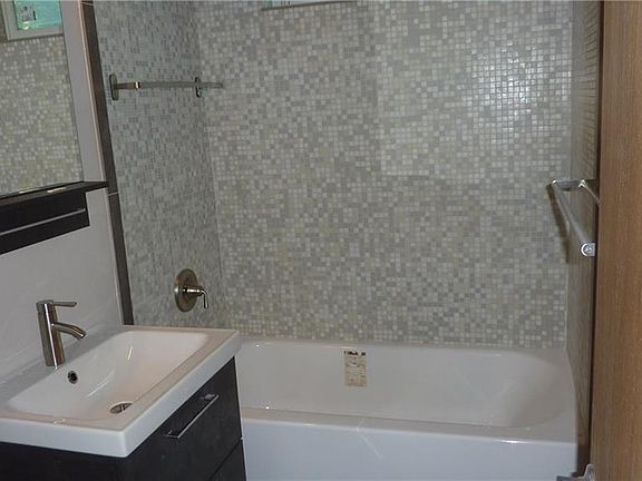 4th image of 1518 Parker Ln