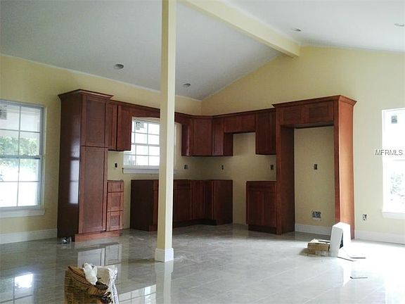 3rd image of 8830 Oak Cir