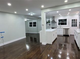 64 Tanglewood Dr, Smithtown, NY 11787