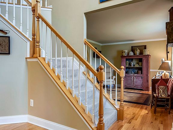 5th image of 106 Bay Meadows Ln
