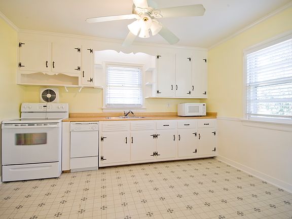 2nd image of 1008 W 47th St