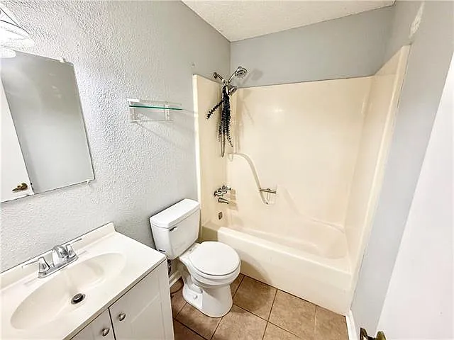 2716 Oak Forest Blvd — Photo 7