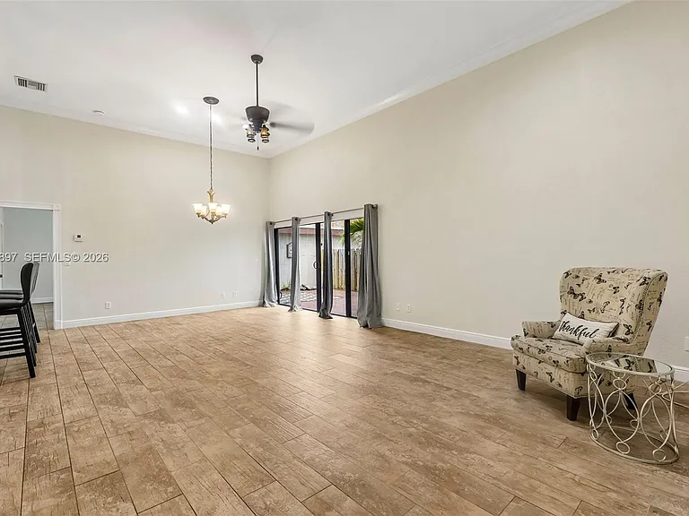 2731 S Parkview Dr — Photo 8