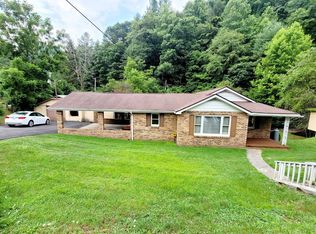 1098 Road Br, Clinchco, VA 24226