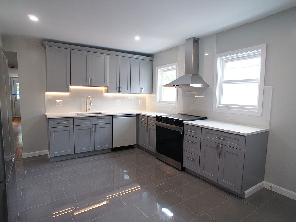 1st image of 419-421 Furnace Brook Pkwy #3
