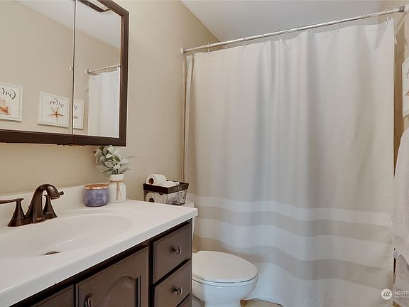 3rd image of 6663 E Portland Avenue