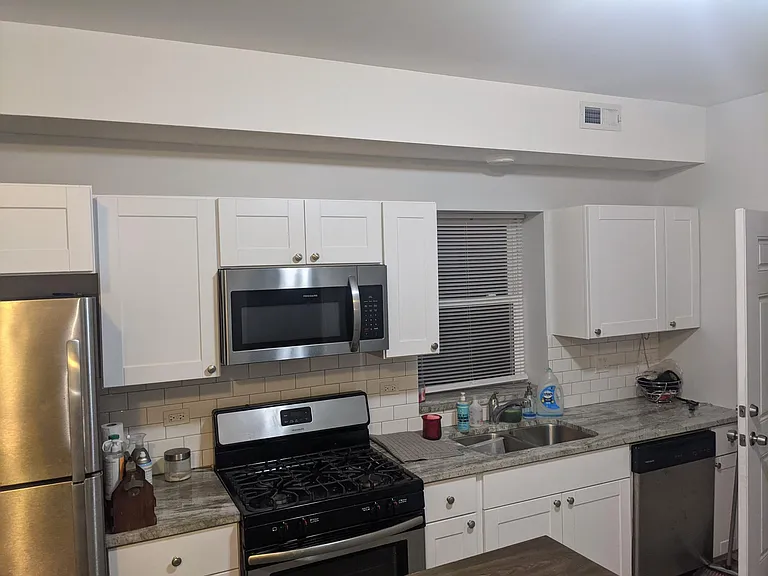 1911 W Estes Ave #1 — Photo 29