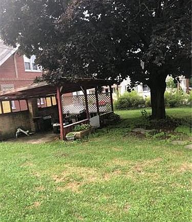 4th image of 1389 Newport Ave