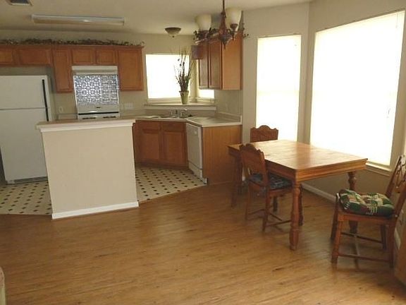 3rd image of 108 Dogwood Dr