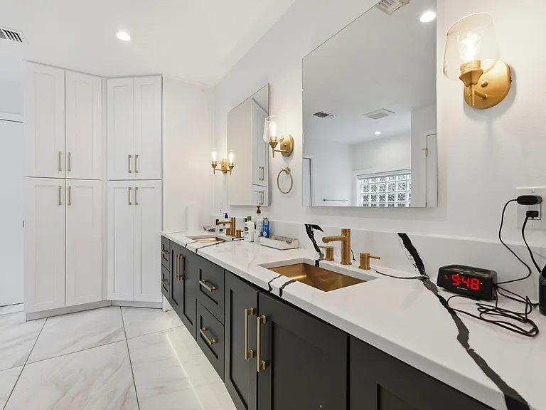 4805 Greystone Dr — Photo 9