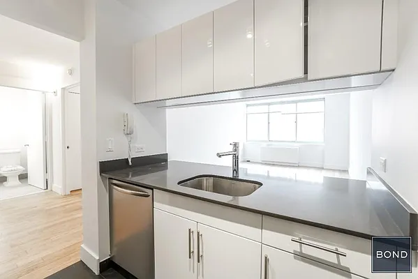 Rented by Bond New York | media 2