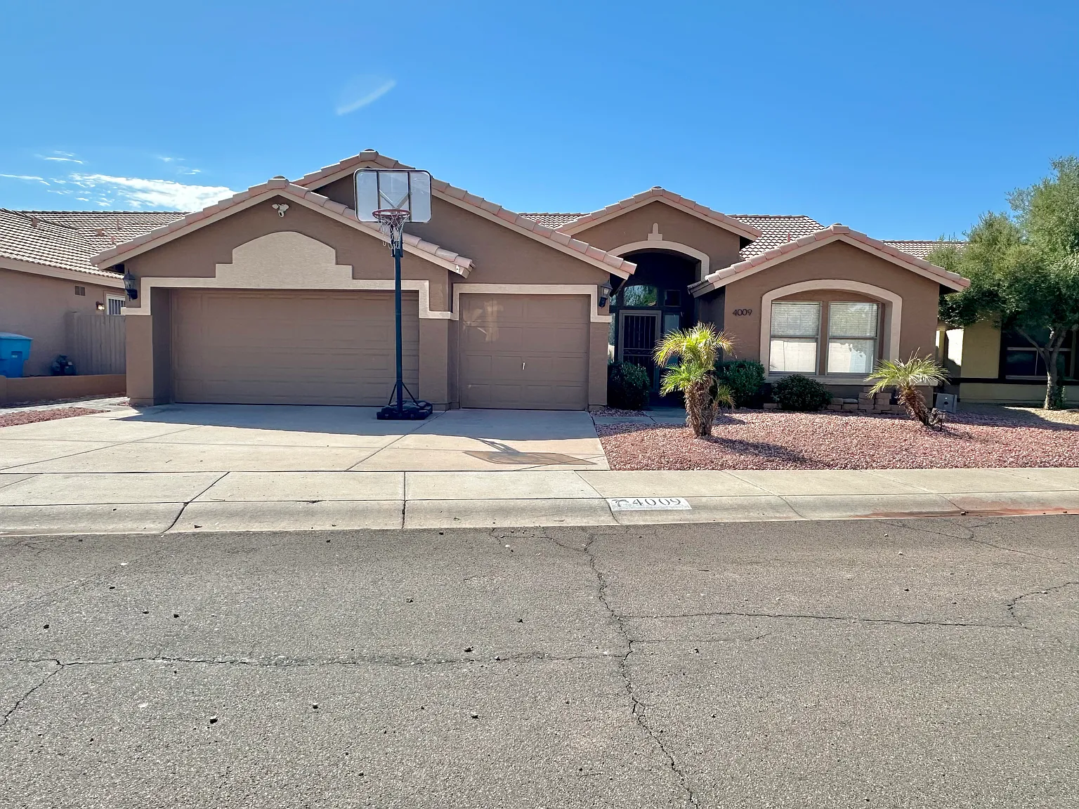4009 W Irma Ln — Photo 1