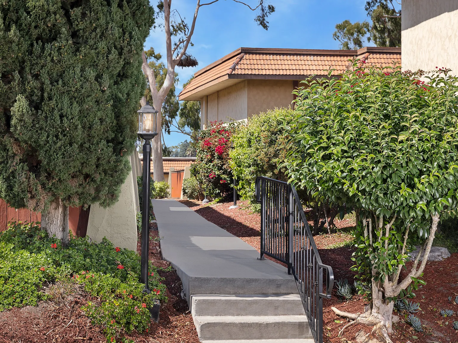 Villa Camino Apartments — Photo 4