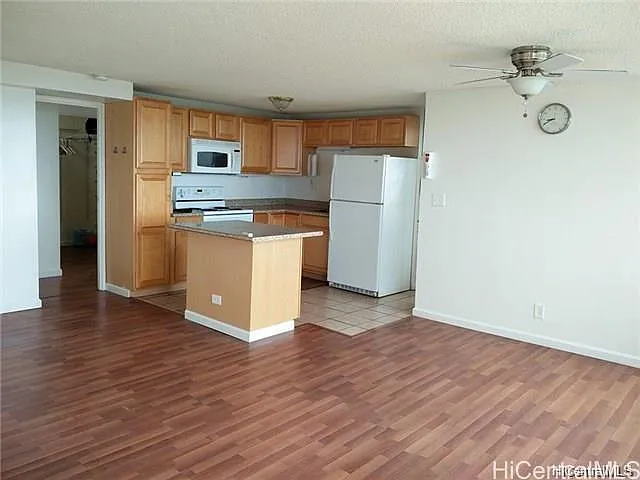 2 bed, 890 sqft, $2,600 — Photo 3