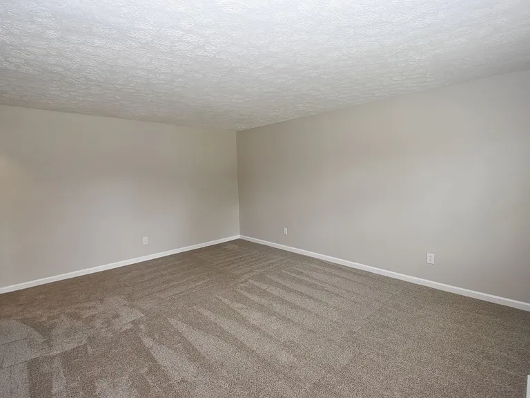 1439-1441 Coachlite Dr — Photo 2