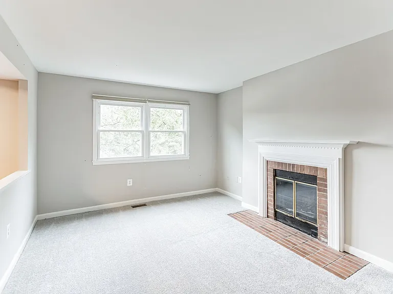 5335 Lake Cove Ct — Photo 12