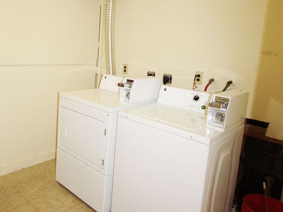 4th image of 106 E 13th Ave APT B