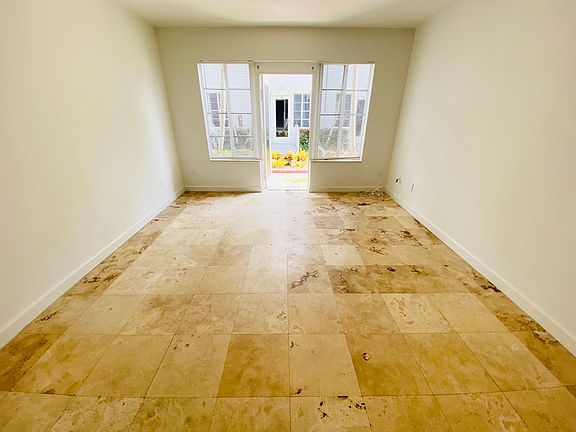 4th image of 2182 Bay Dr #5B