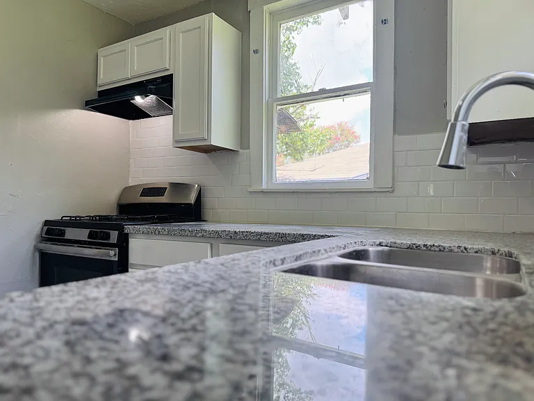 1501 Nashby St — Photo 18