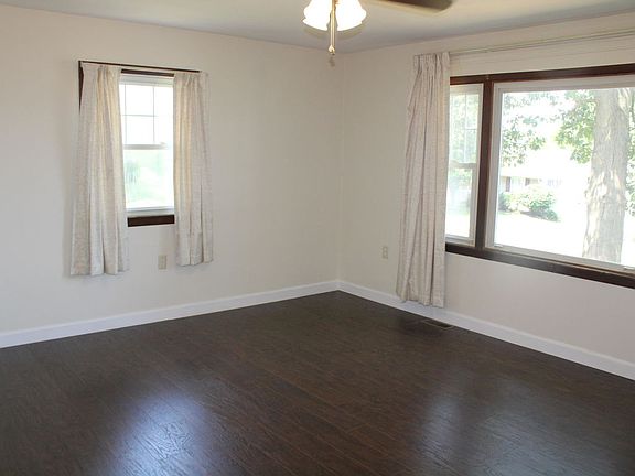 5th image of 1015 W Mountain Ave