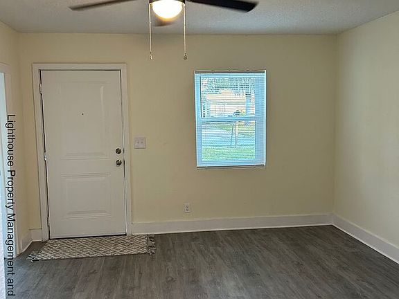 4th image of 2540 Orchard St