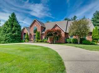 8202 Woodrose Ct, Prospect, KY 40059