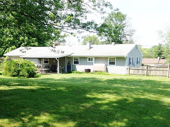 3rd image of 4886 Moreland Dr