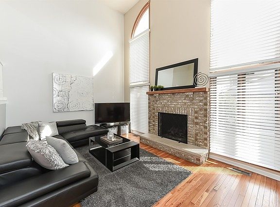 2nd image of 754 N Walden Dr