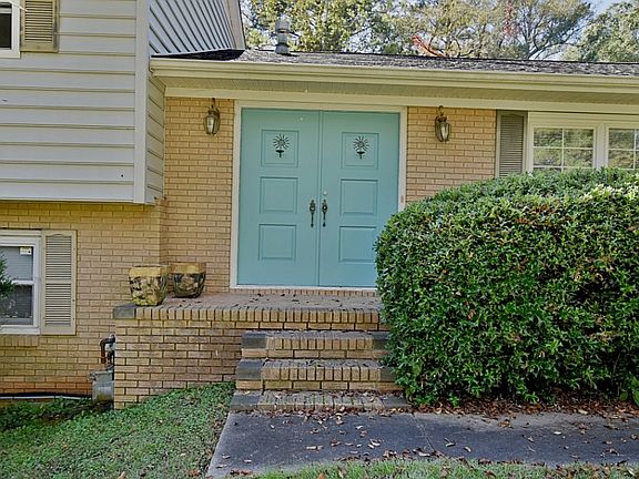 3rd image of 635 Lakeside Dr