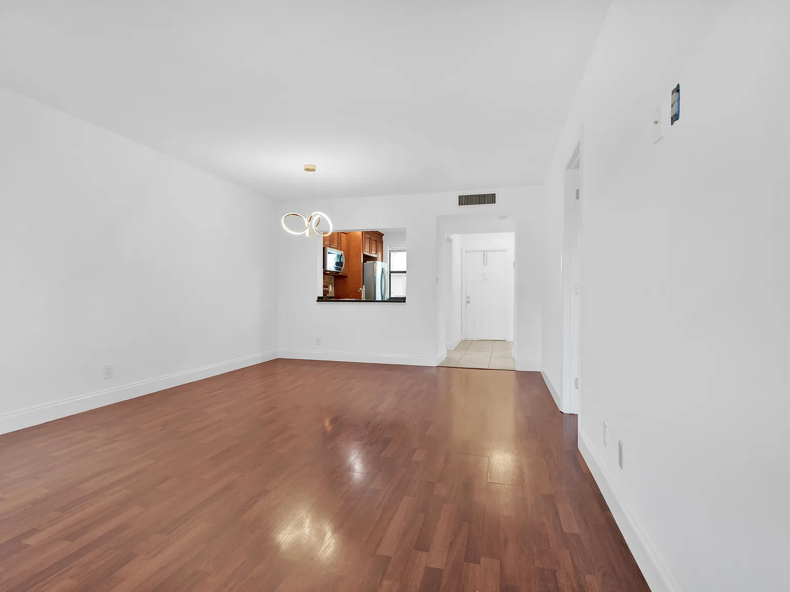 2 bed, 2.0 bath, 937 sqft, $2,300 — Photo 3