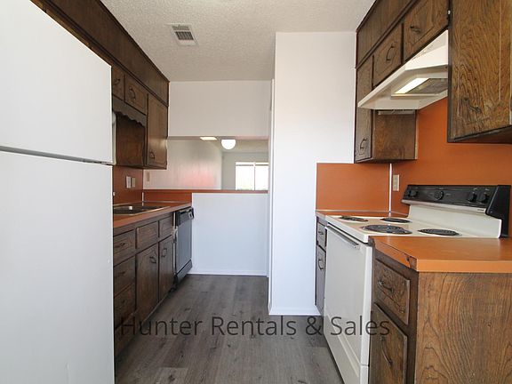 4th image of 1129 Wales Dr APT D