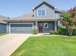 408 Brewer St, Grapevine, TX 76051