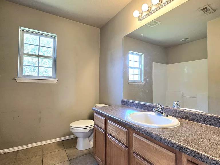 1260 Cordova St — Photo 10