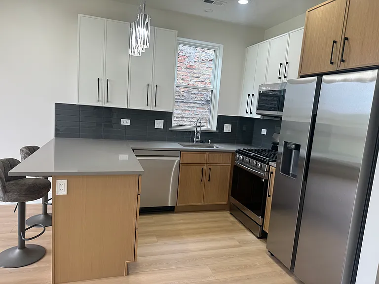 3723 S Lake Park Ave #1 — Photo 5