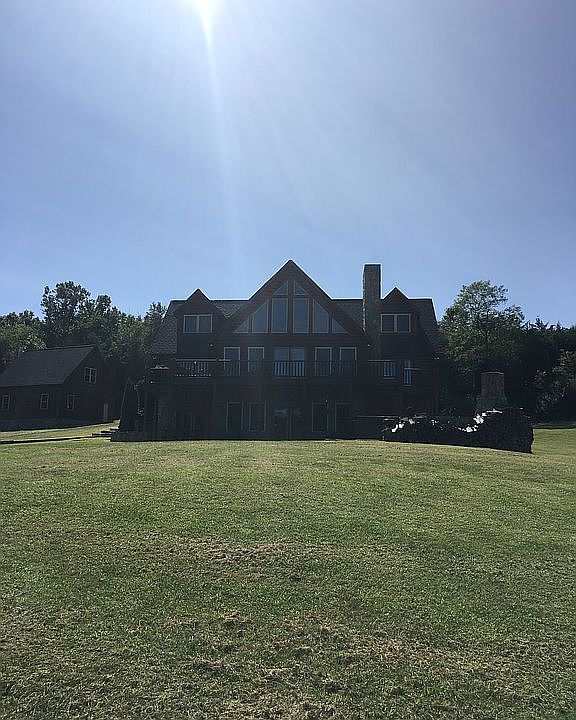 2nd image of 744 Oakview Dr