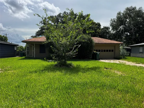1402 Melody Dr, La Marque, TX 77568