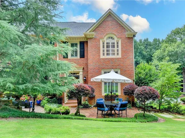 125 Weatherburne Dr, Roswell, GA 30076