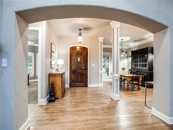 5th image of 318 Oaklawn Dr