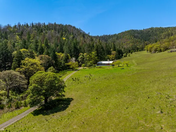2210 Zemke Rd, Talent, OR 97540