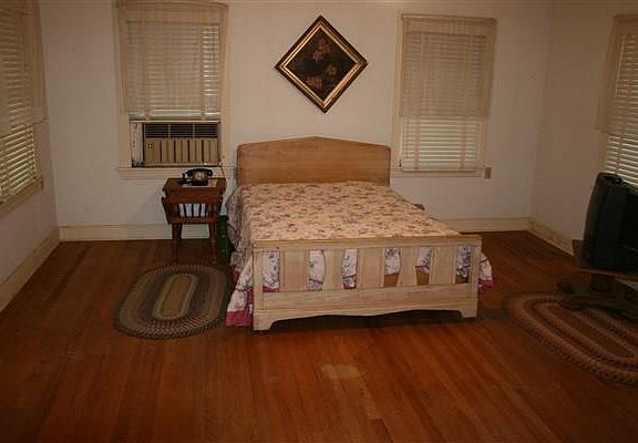 4th image of 2314 Vincent St