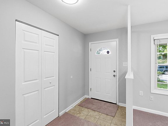 4th image of 1402 N Amelia St