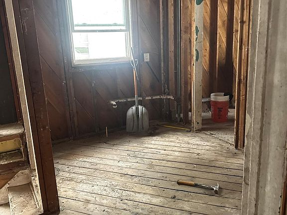5th image of 18541 Fielding St