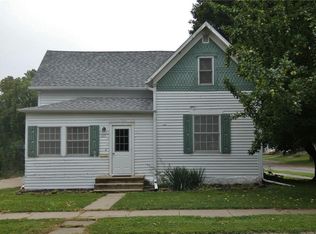 615 W 3rd St, Pella, IA 50219
