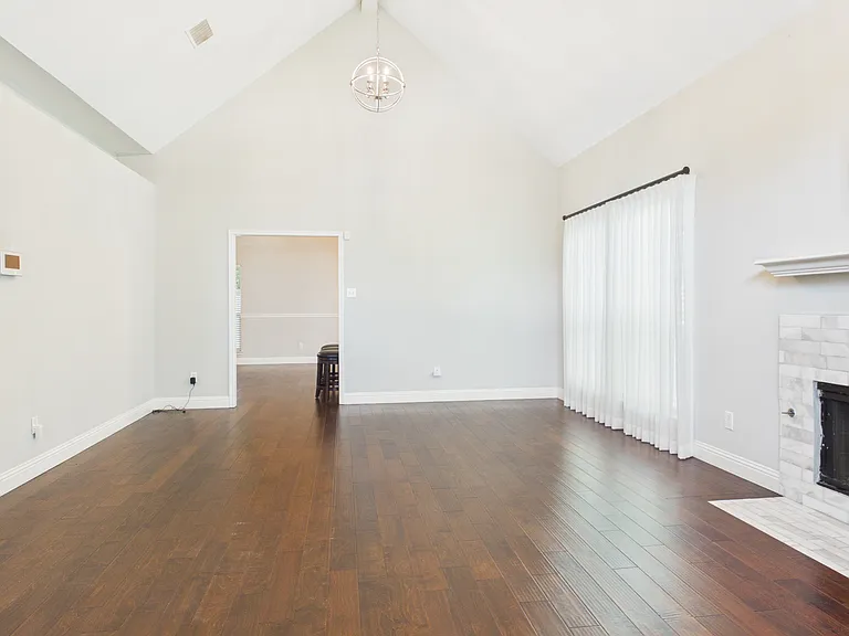 1405 Meadowbrook Dr — Photo 15