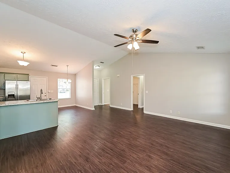 1147 Melvin Dr — Photo 5