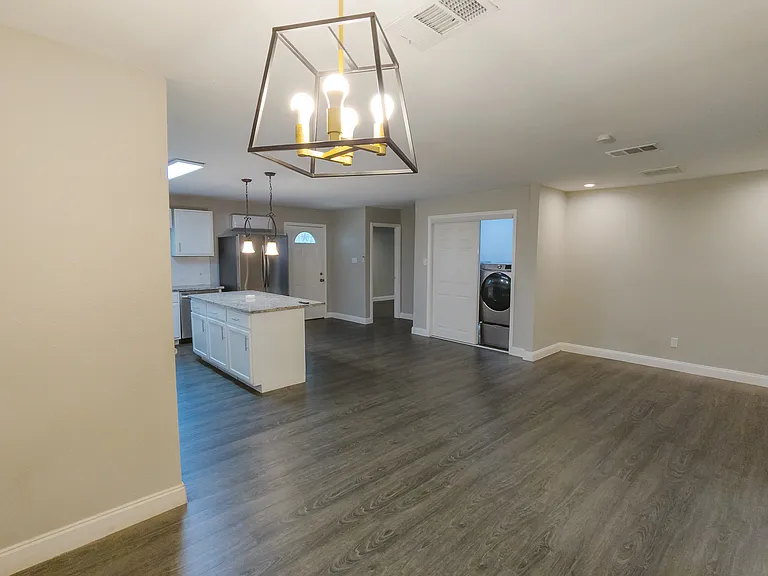 1222 S Peachtree Rd — Photo 1
