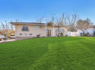 60 Old Tappan Rd, Glen Cove, NY 11542